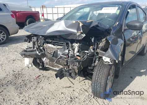 2015 Nissan Versa 1.6 Sl z USA, uszkodzony, nr VIN 3N1CN7AP3FL943579